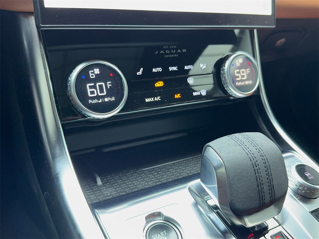 Used 2022 Jaguar XF R-Dynamic SE image 31