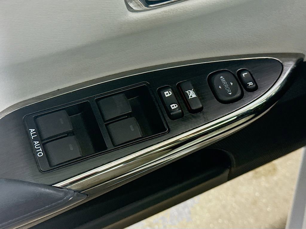 Used 2014 Toyota Avalon XLE image 16