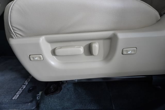 Used 2015 Toyota Sequoia Platinum RWD image 21