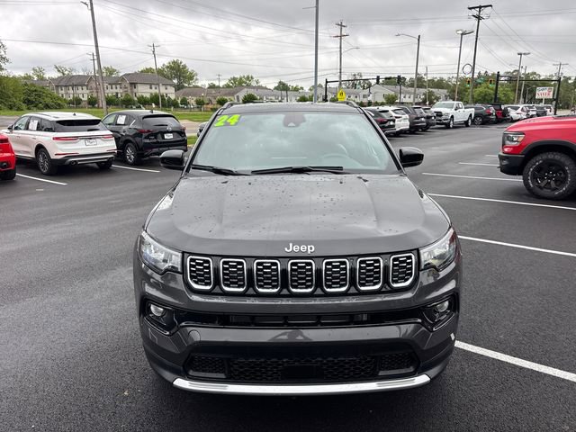 Used 2024 Jeep Compass Limited AWD/4WD image 5