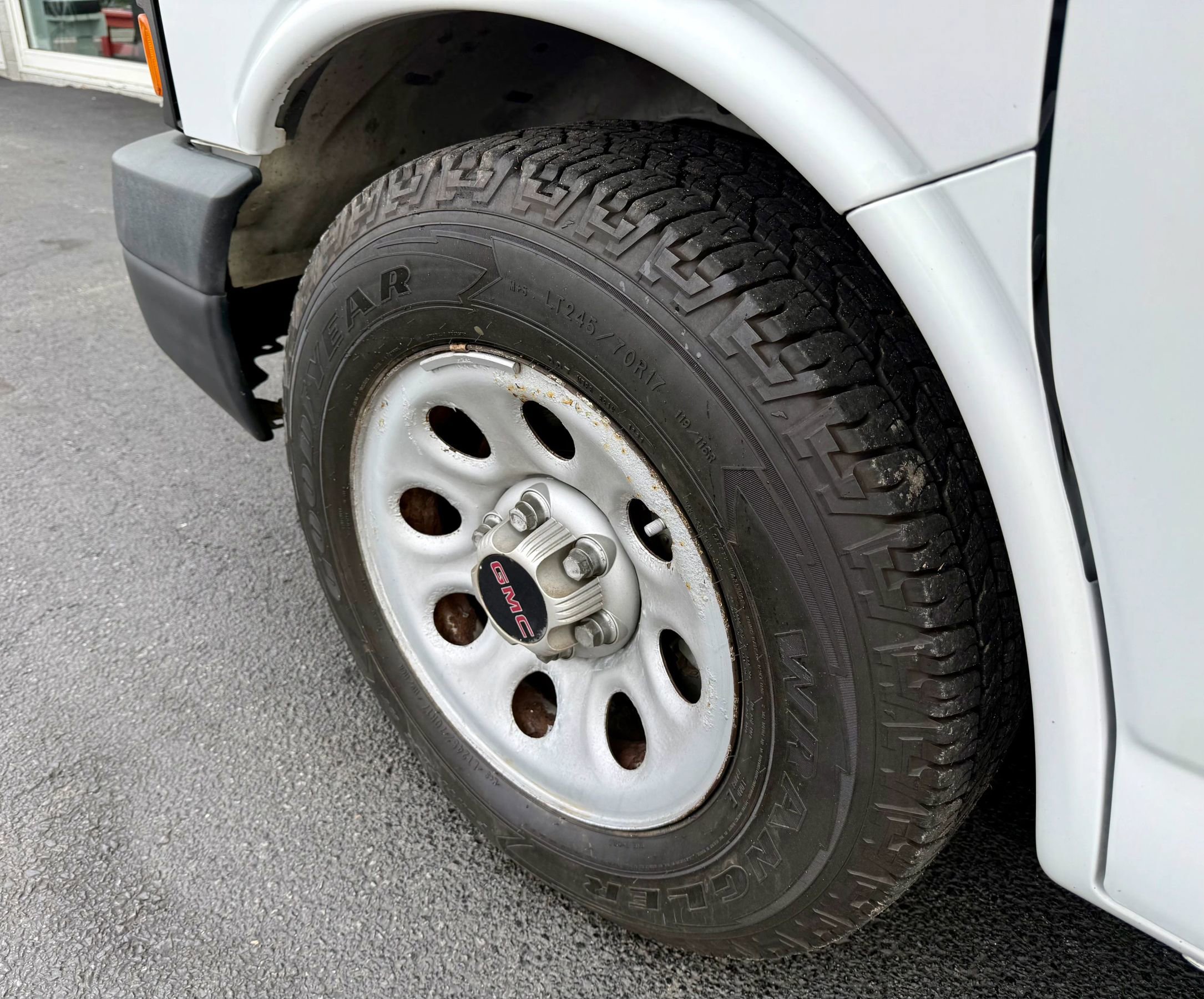 Used 2013 GMC Savana 1500 AWD image 11