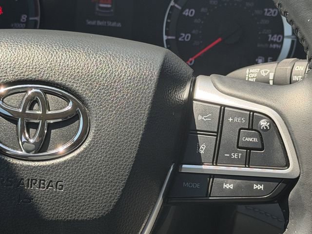 Used 2022 Toyota Highlander LE FWD image 13