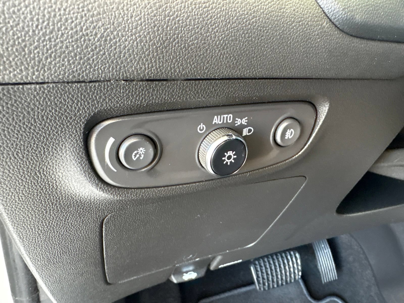 Used 2022 Buick Encore GX Preferred w/ Cold Weather Comfort Package FWD image 12