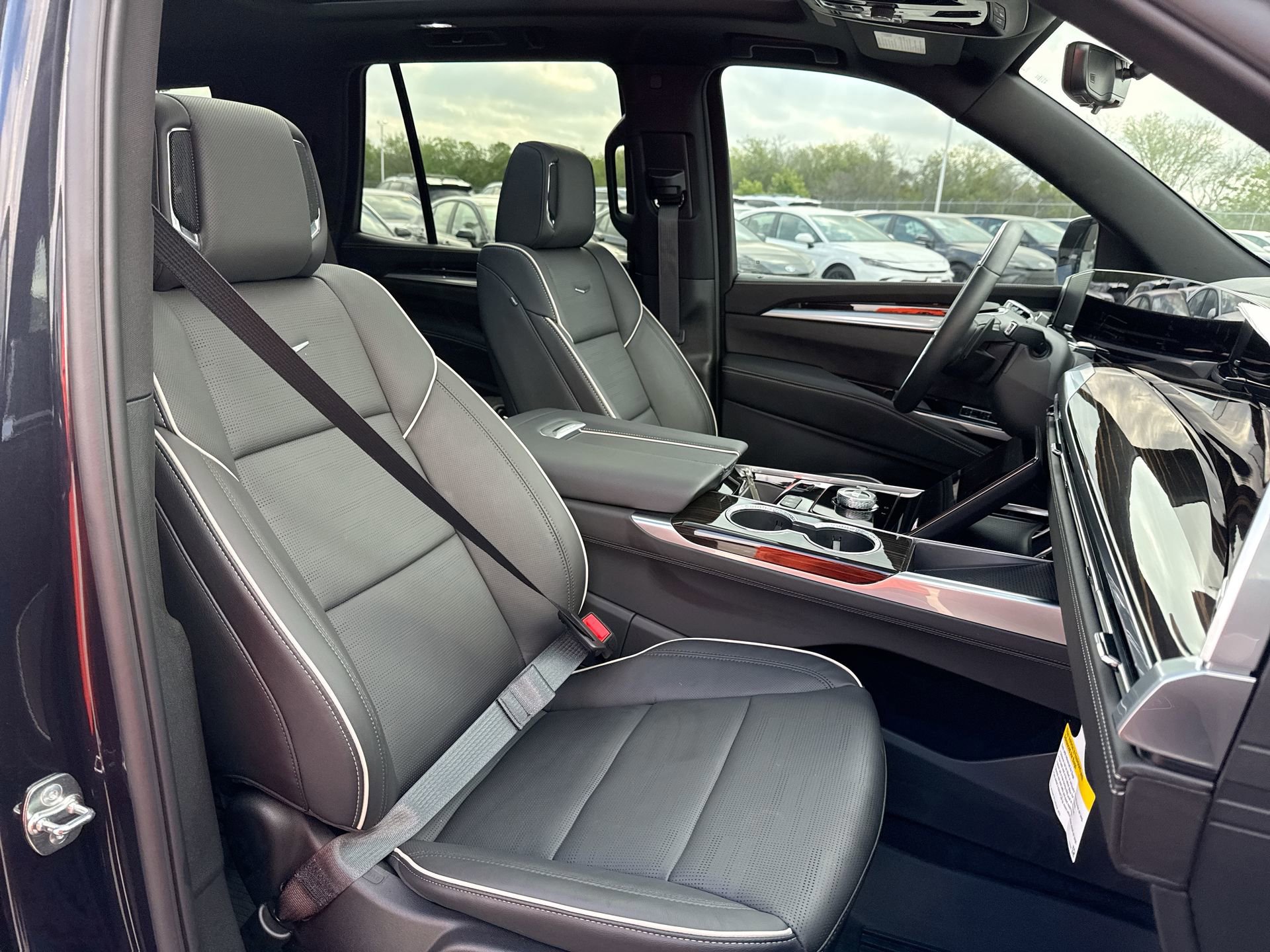 Used 2026 Cadillac Escalade Luxury w/ LPO, Floor Liner Package AWD/4WD image 26
