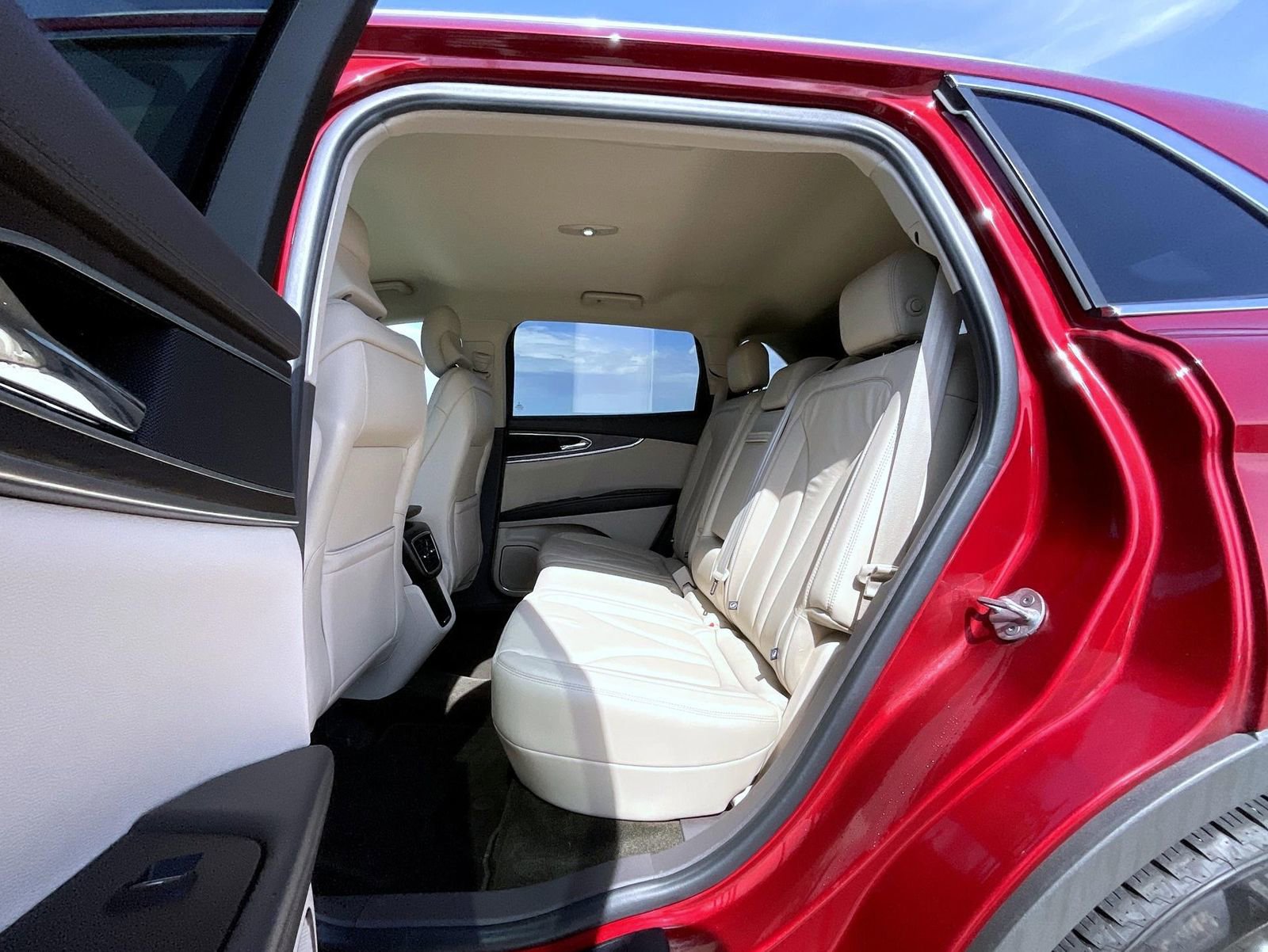 Used 2016 Lincoln MKX Select w/ Select Plus Package FWD image 20