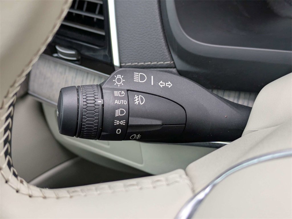 Used 2023 Volvo XC90 B6 Ultimate w/ Protection Package Premier image 38