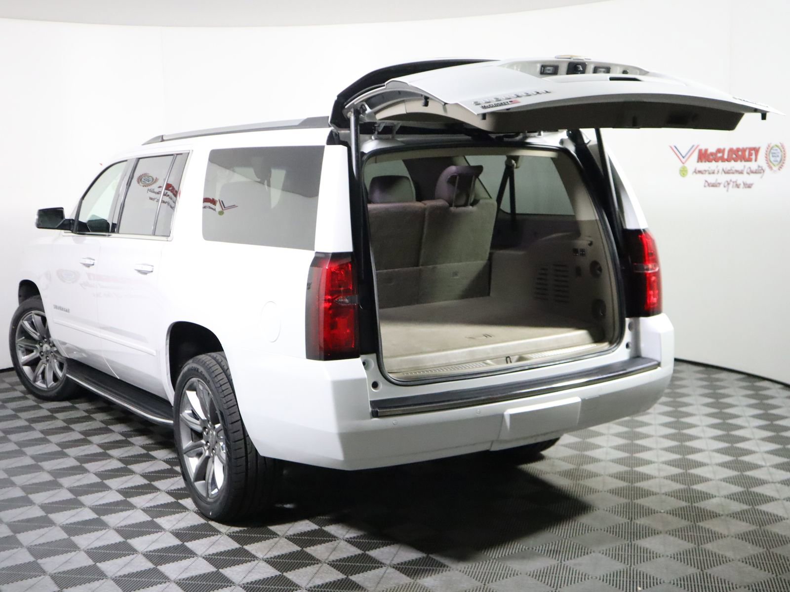 Used 2019 Chevrolet Suburban Premier AWD/4WD image 12