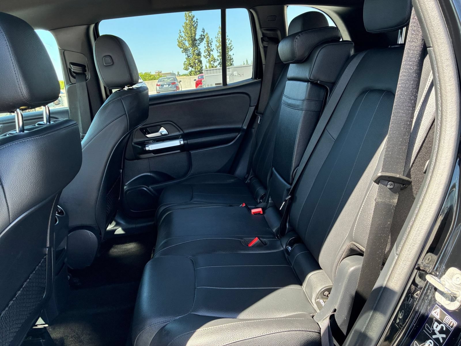 Used 2025 Mercedes-Benz GLB 250 4MATIC image 28