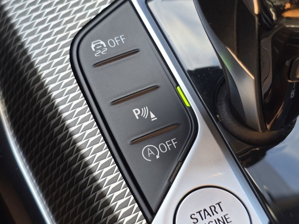 Used 2022 BMW 330i xDrive Sedan image 9