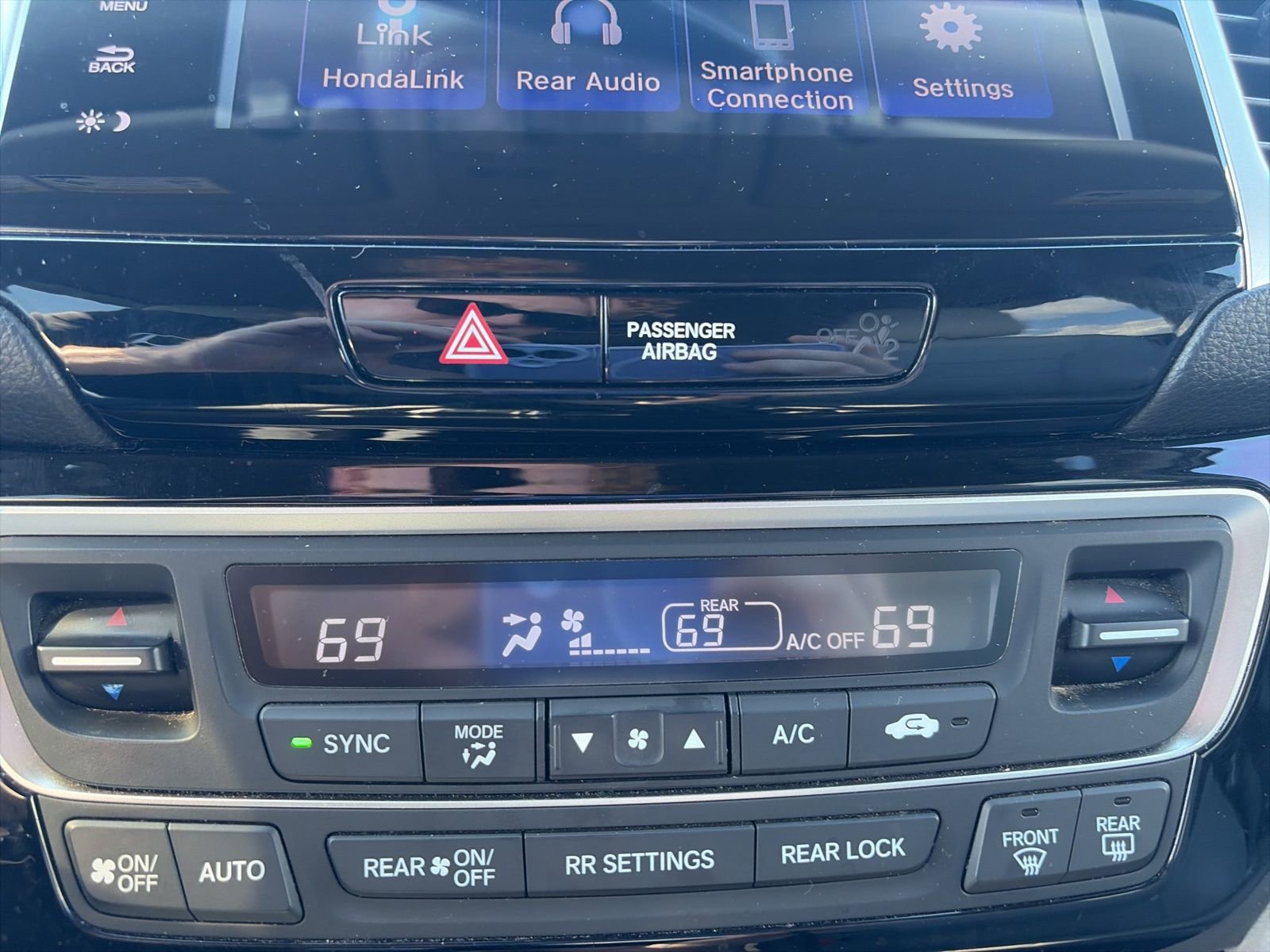 Used 2018 Honda Pilot Touring image 12