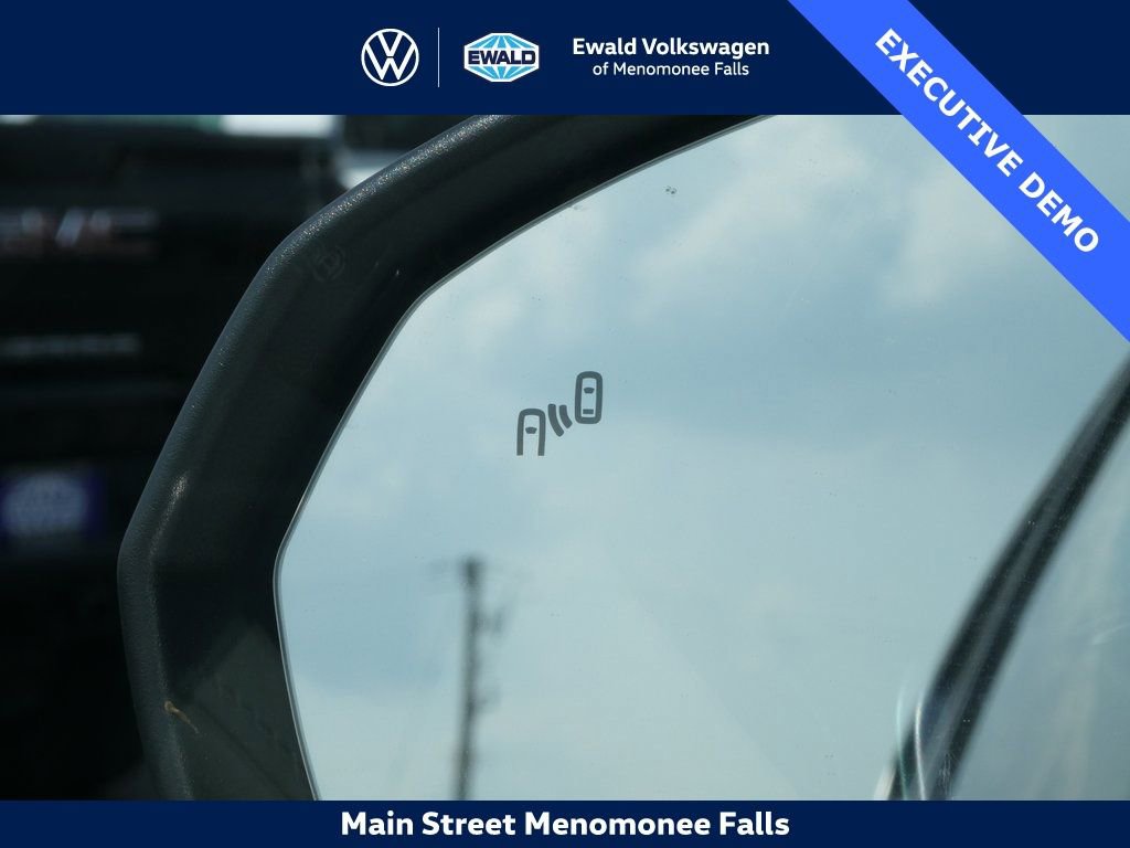 Certified 2025 Volkswagen Taos SE image 10