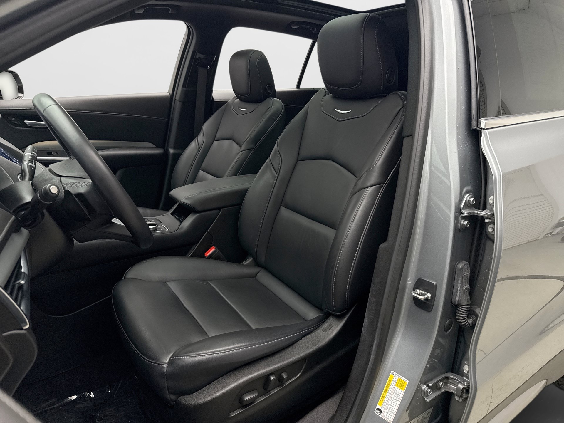 Used 2023 Cadillac XT4 Premium Luxury AWD/4WD image 11