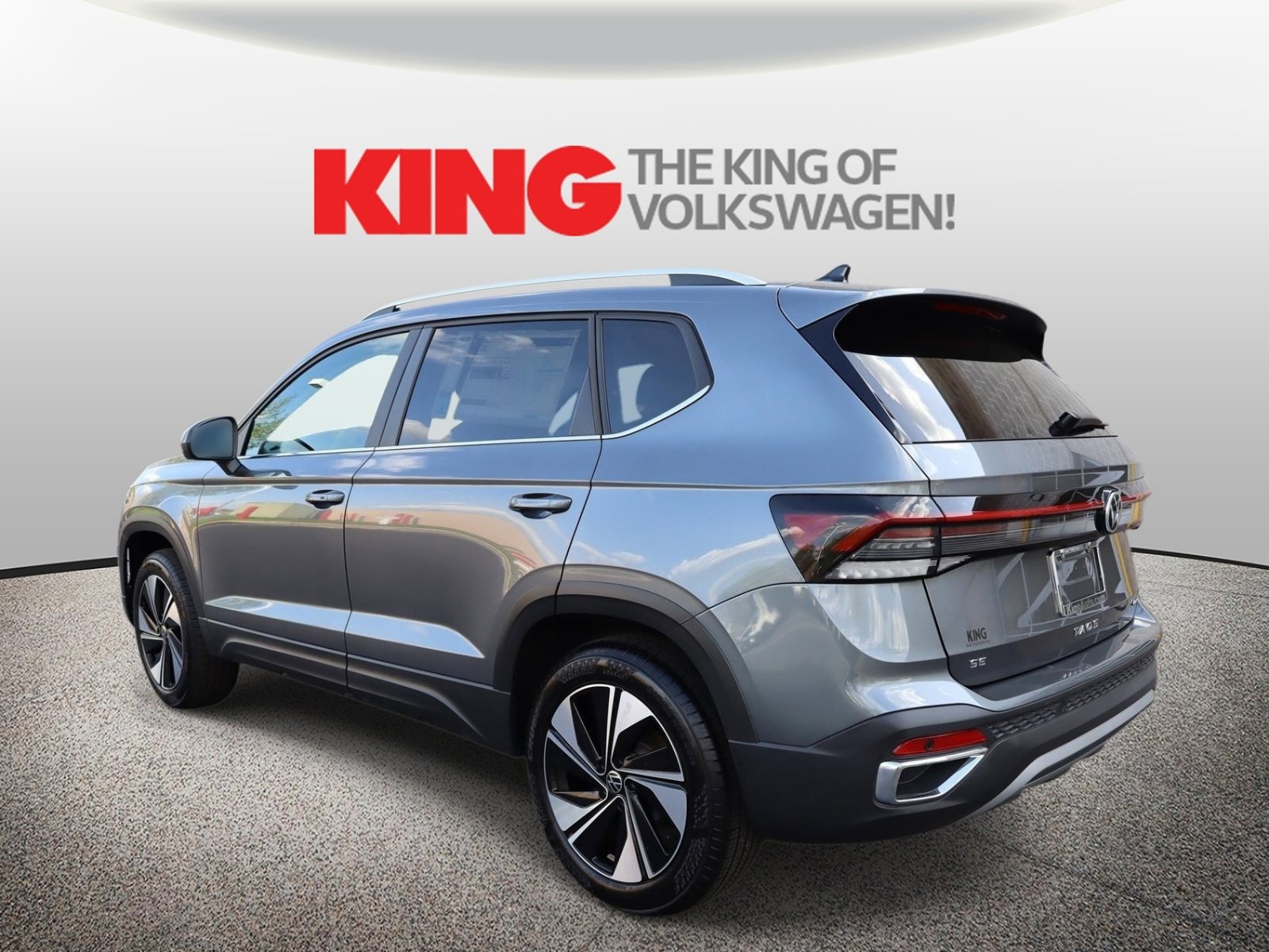 Certified 2025 Volkswagen Taos SE w/ Panoramic Sunroof Package image 6