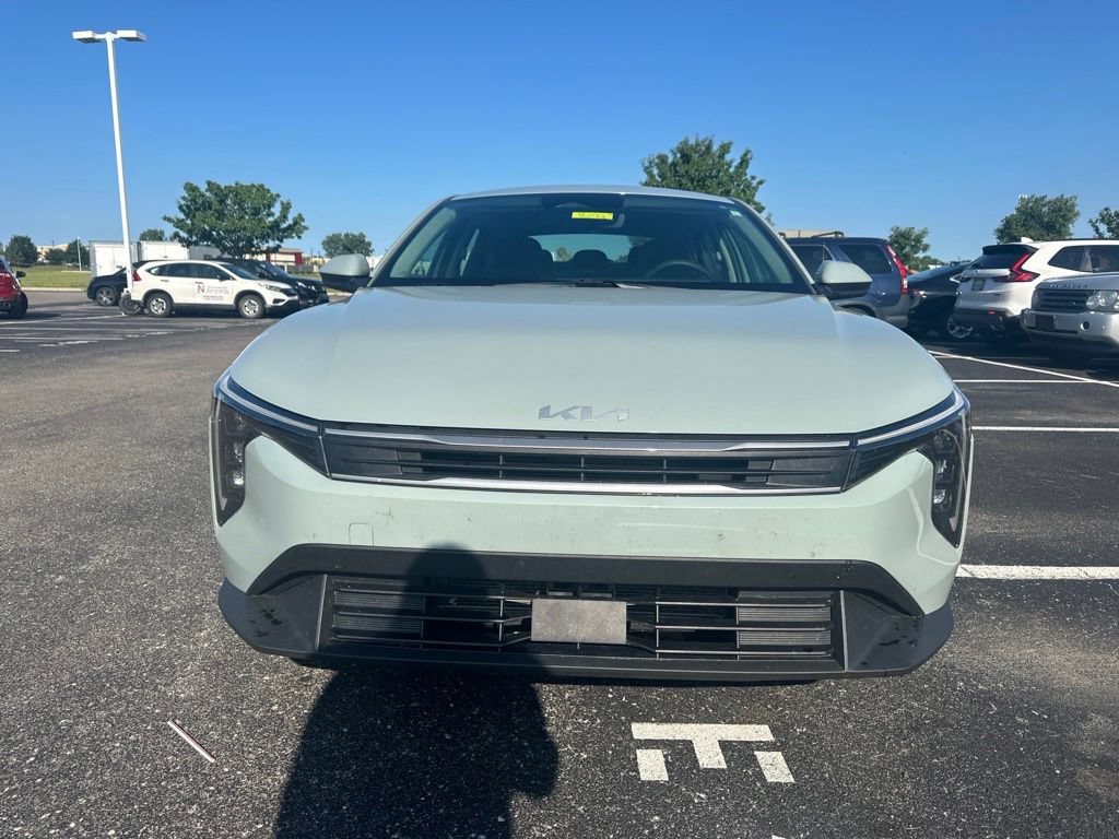 Used 2025 Kia K4 FWD image 2