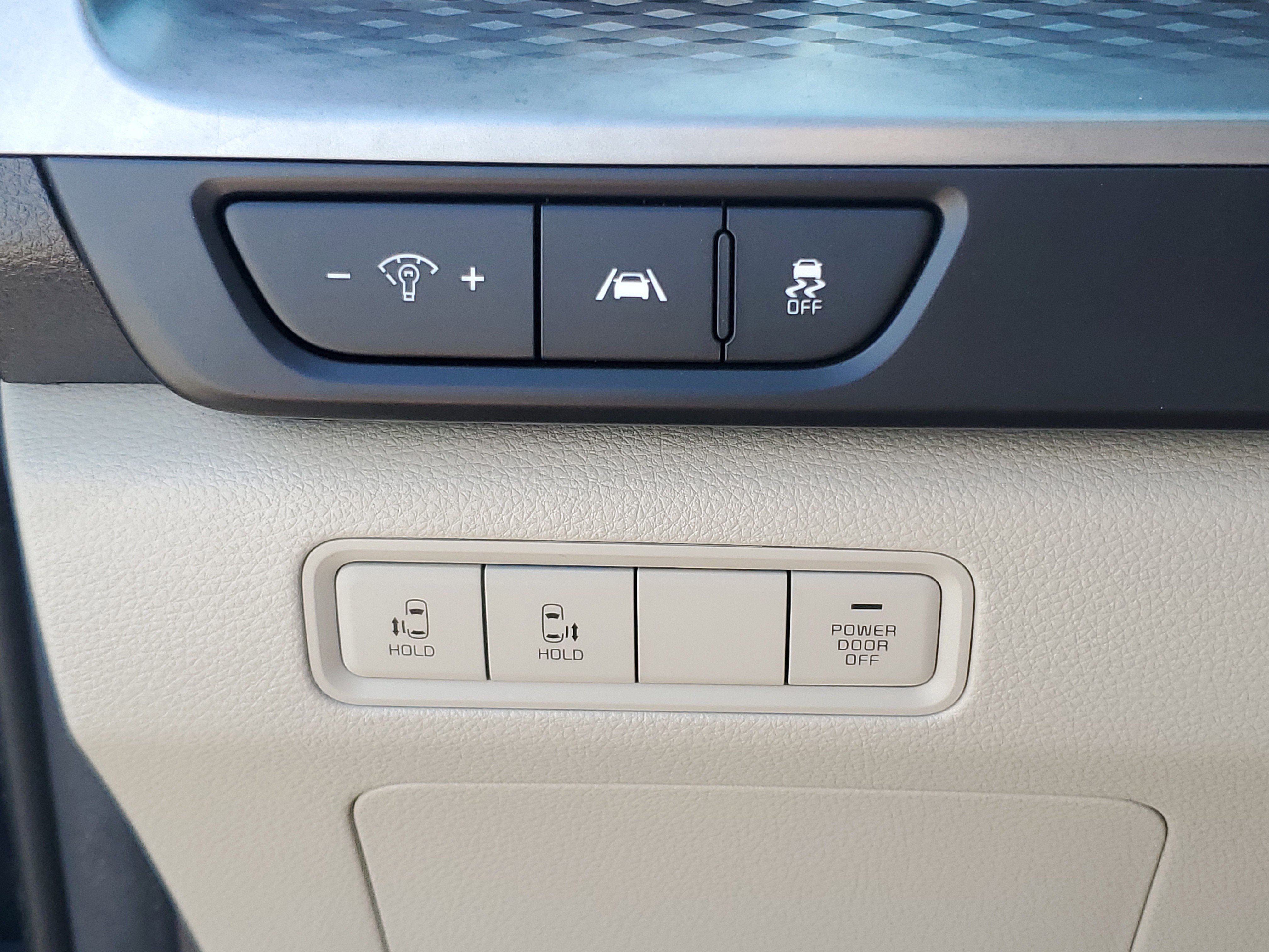 Used 2023 Kia Carnival LX image 20