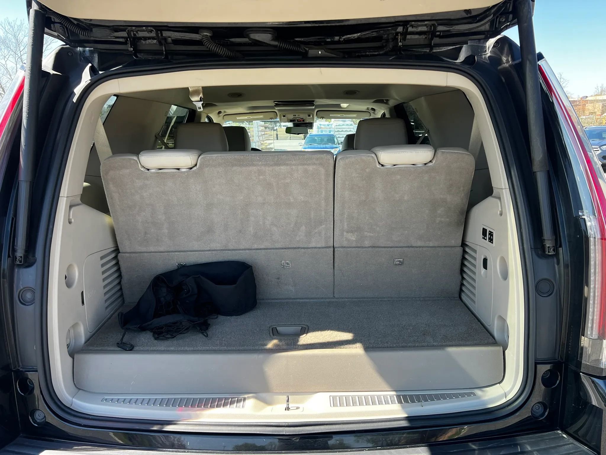 Used 2017 Cadillac Escalade Premium Luxury AWD/4WD image 7