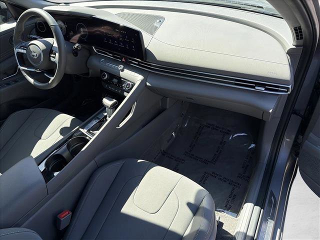 Used 2025 Hyundai Elantra SEL FWD image 26