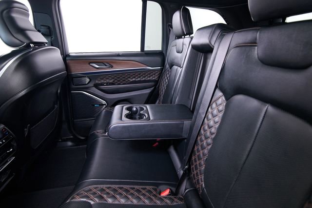 Used 2022 Jeep Grand Cherokee Summit w/ Luxury Tech Group V image 25