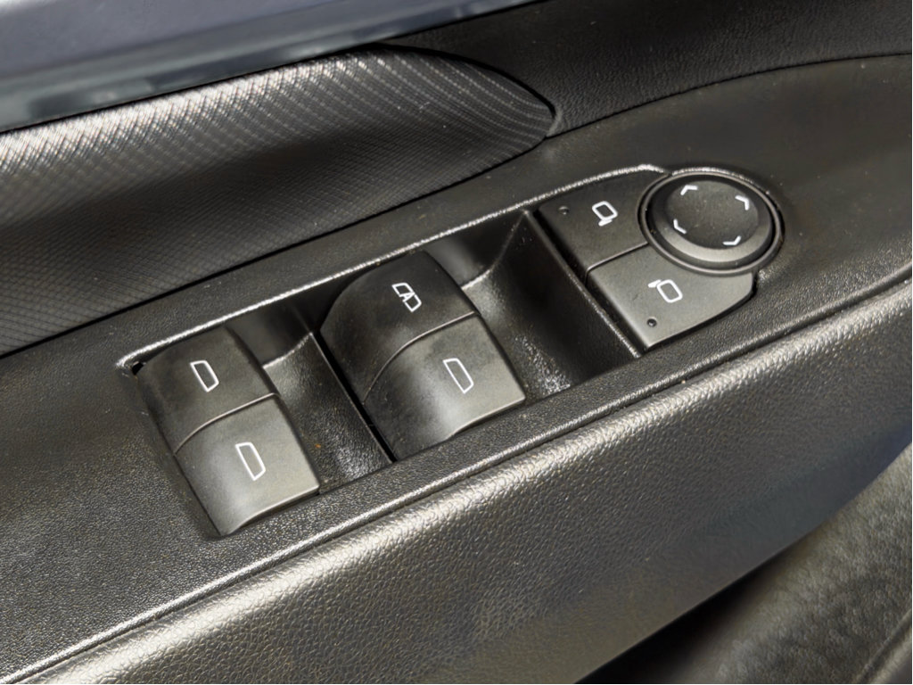 Used 2024 Chevrolet Equinox EV LT w/ LPO, Active Package FWD image 7