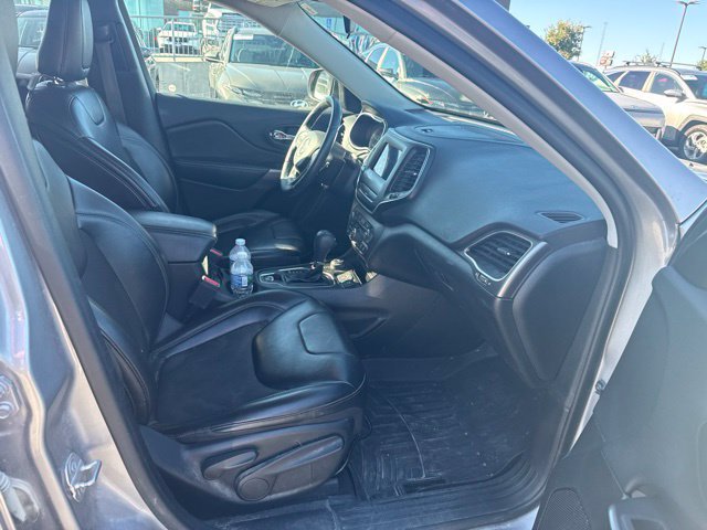 Used 2019 Jeep Cherokee Latitude Plus AWD/4WD image 12