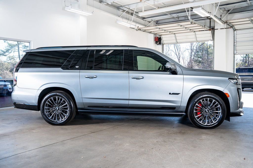Used 2023 Cadillac Escalade ESV V image 5