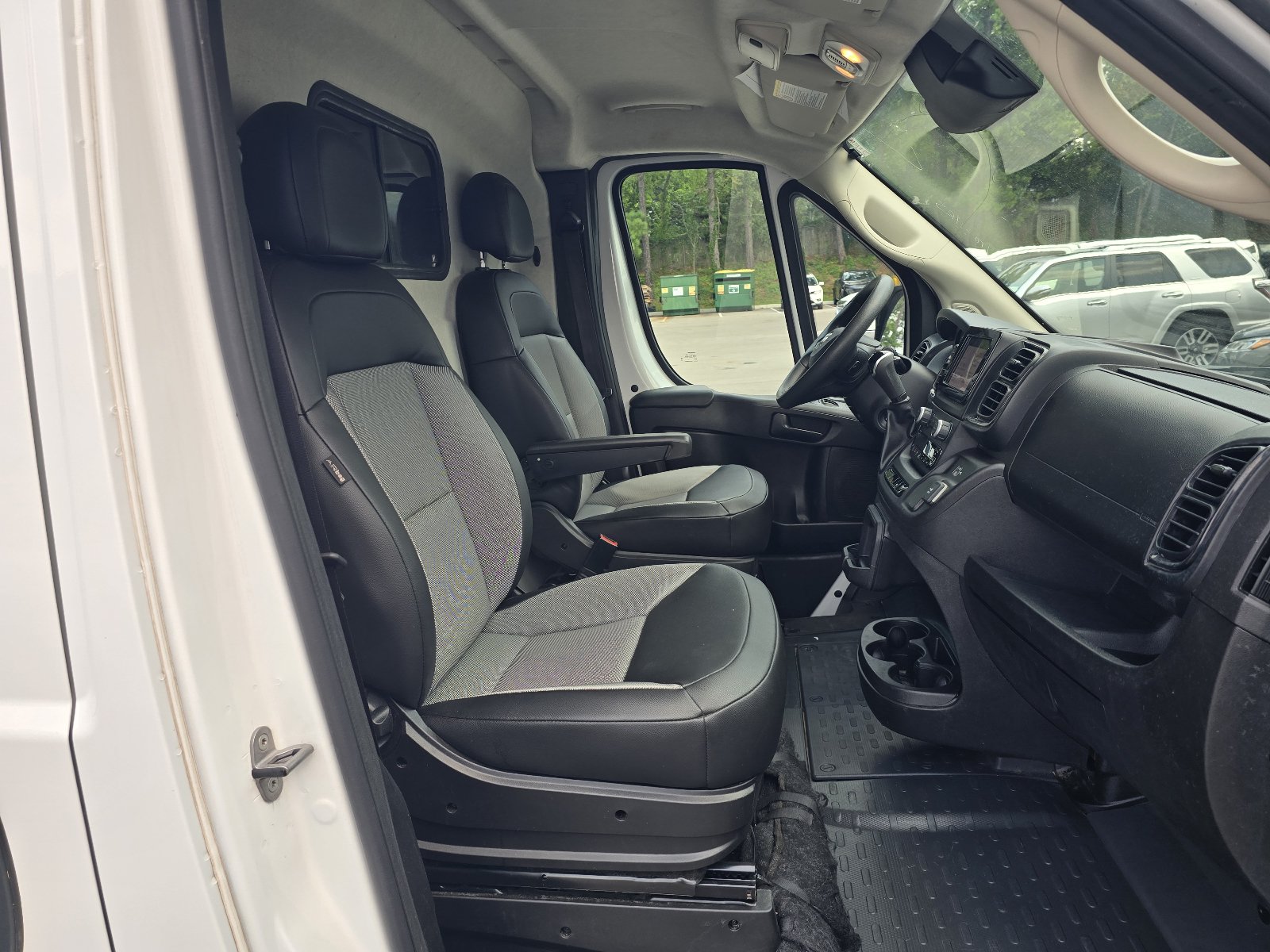 Used 2024 RAM ProMaster 2500 w/ Convenience Group FWD image 14