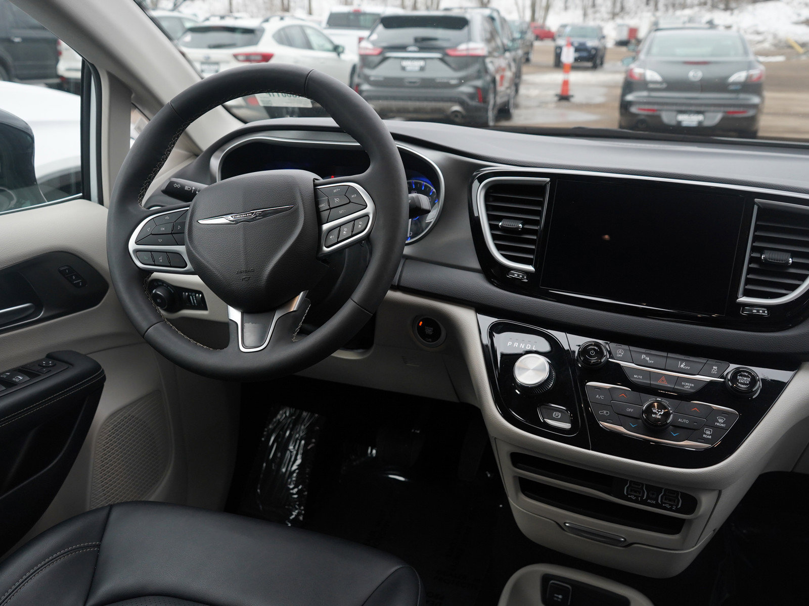Used 2024 Chrysler Pacifica Touring-L image 15
