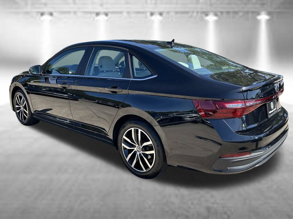Certified 2026 Volkswagen Jetta SE FWD image 4