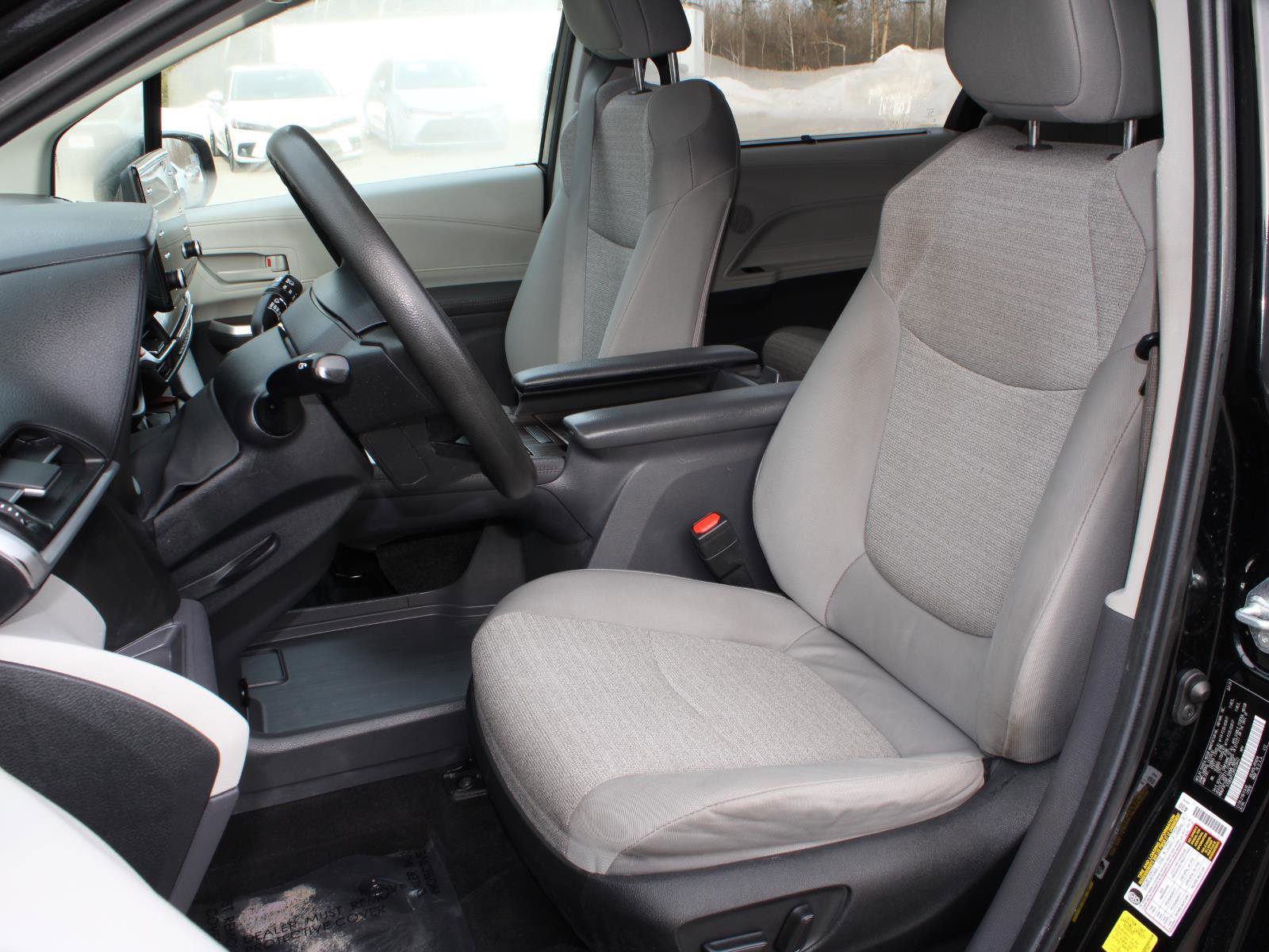 Used 2024 Toyota Sienna LE w/ LE Plus Package image 14