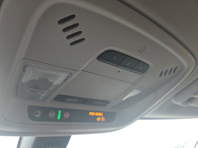 Used 2020 Chevrolet Traverse LT image 14