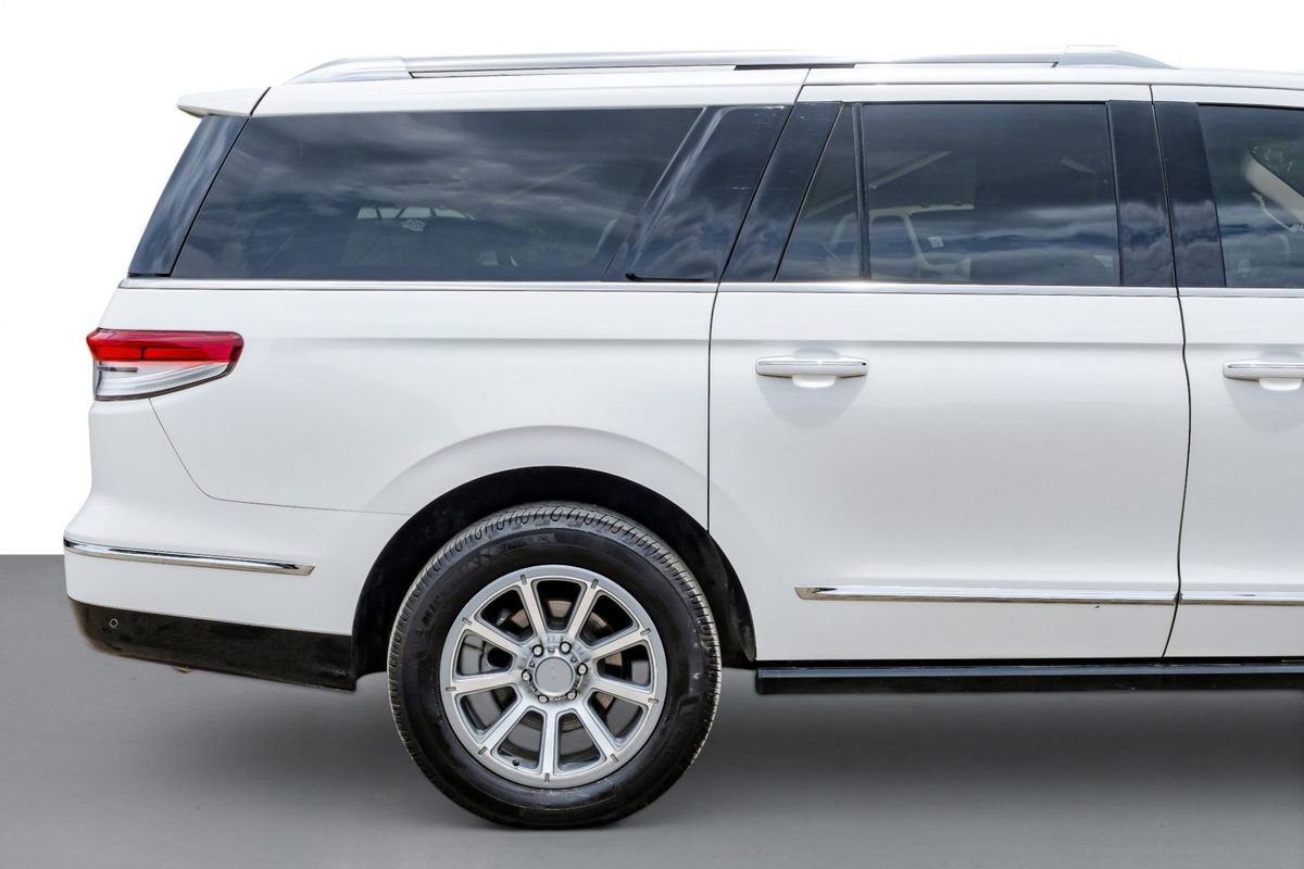 Used 2022 Lincoln Navigator L Reserve AWD/4WD image 6