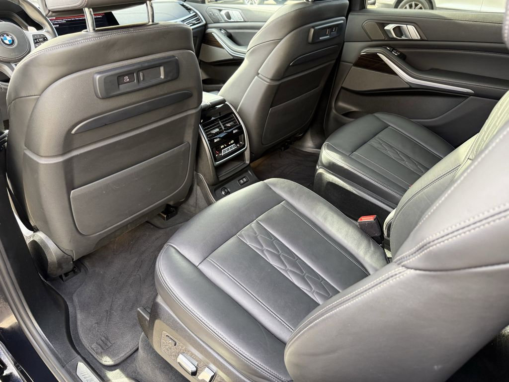 Used 2021 BMW X7 M50i w/ Cold Weather Package image 32