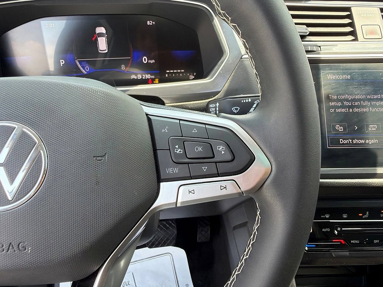Used 2023 Volkswagen Tiguan SE w/ Panoramic Sunroof Package FWD image 18