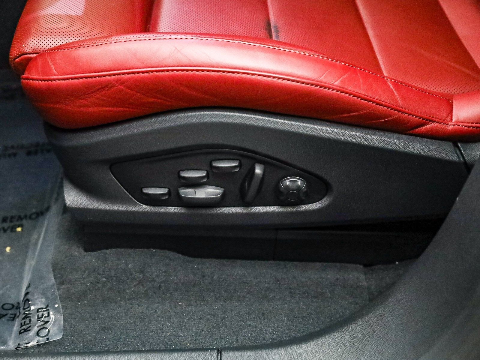 Certified 2025 Porsche Macan Turbo Electric image 25