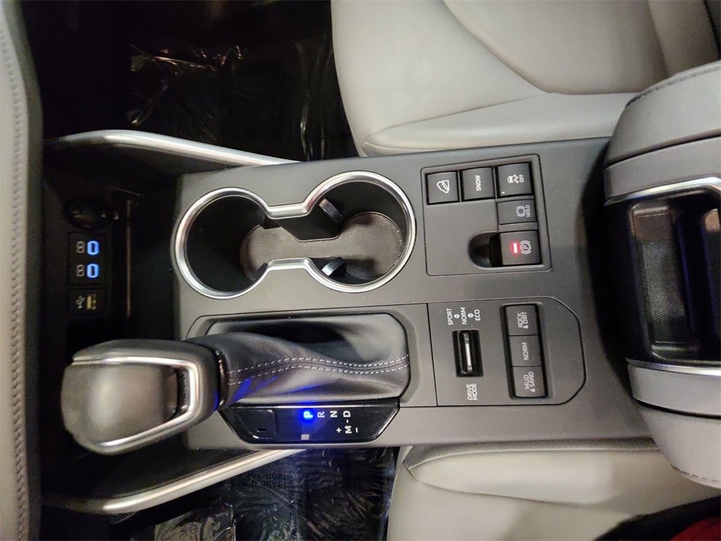 Used 2023 Toyota Highlander XLE image 21