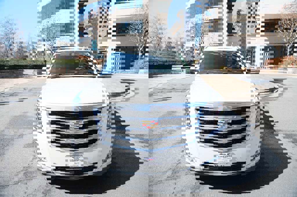 Used 2020 Cadillac Escalade ESV Luxury image 3