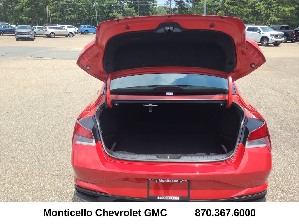 Used 2022 Hyundai Elantra SEL w/ Preferred Accessory Package FWD image 26