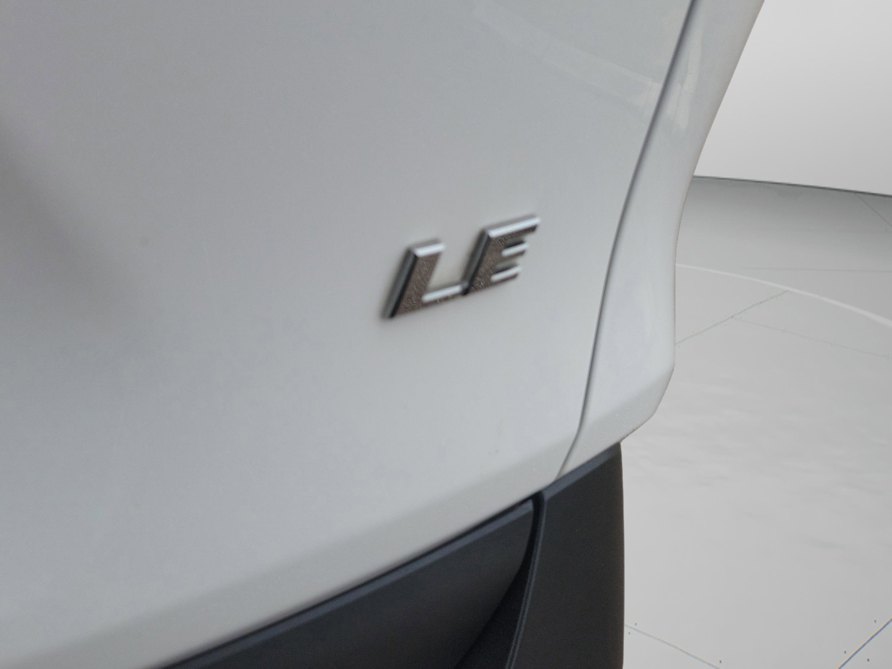 Used 2020 Toyota RAV4 LE image 7