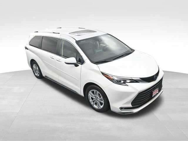 Used 2024 Toyota Sienna Platinum image 17