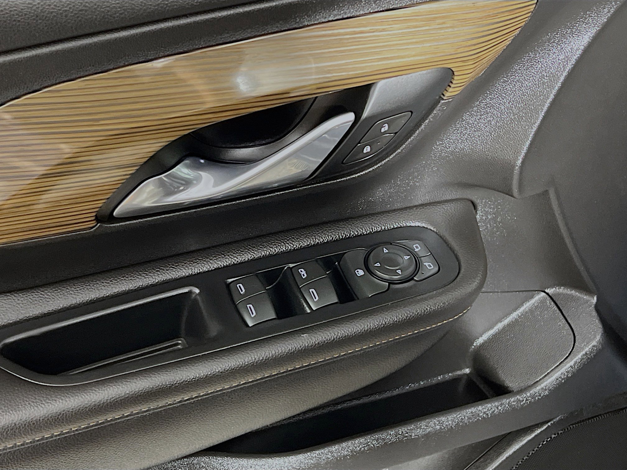 Used 2020 GMC Terrain SLE w/ Driver Convenience Package image 17