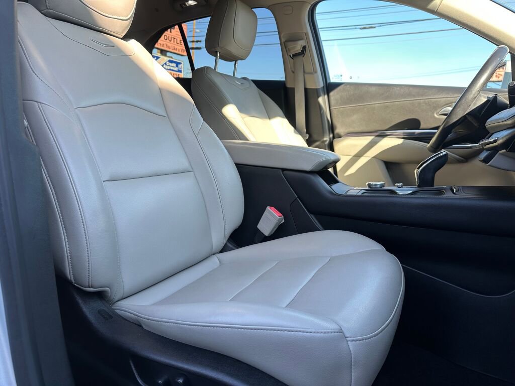 Used 2020 Cadillac XT4 Luxury w/ Cold Weather Package image 26