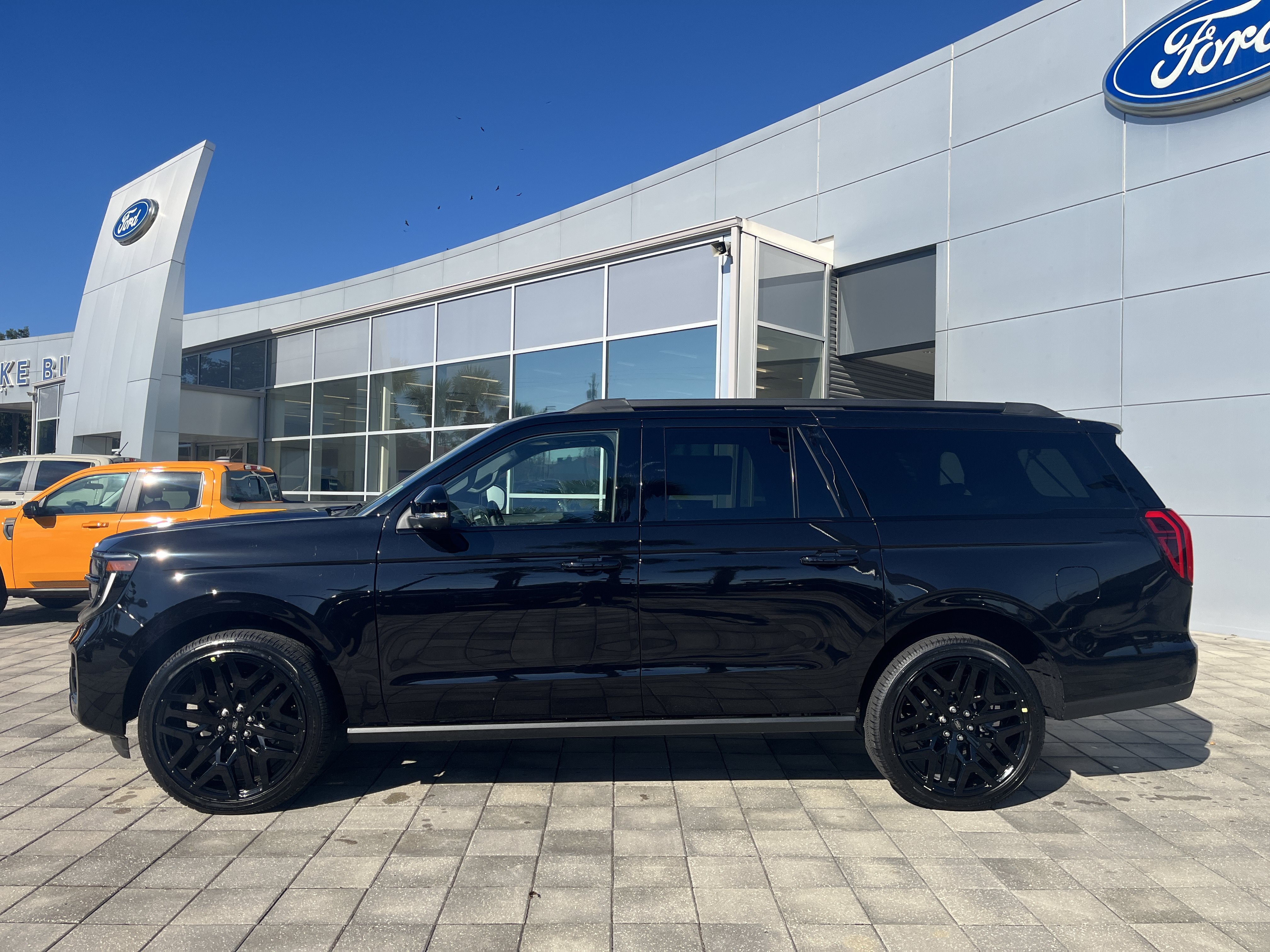 New 2027 Ford Expedition Max Platinum w/ Stealth Performance Package AWD/4WD image 3