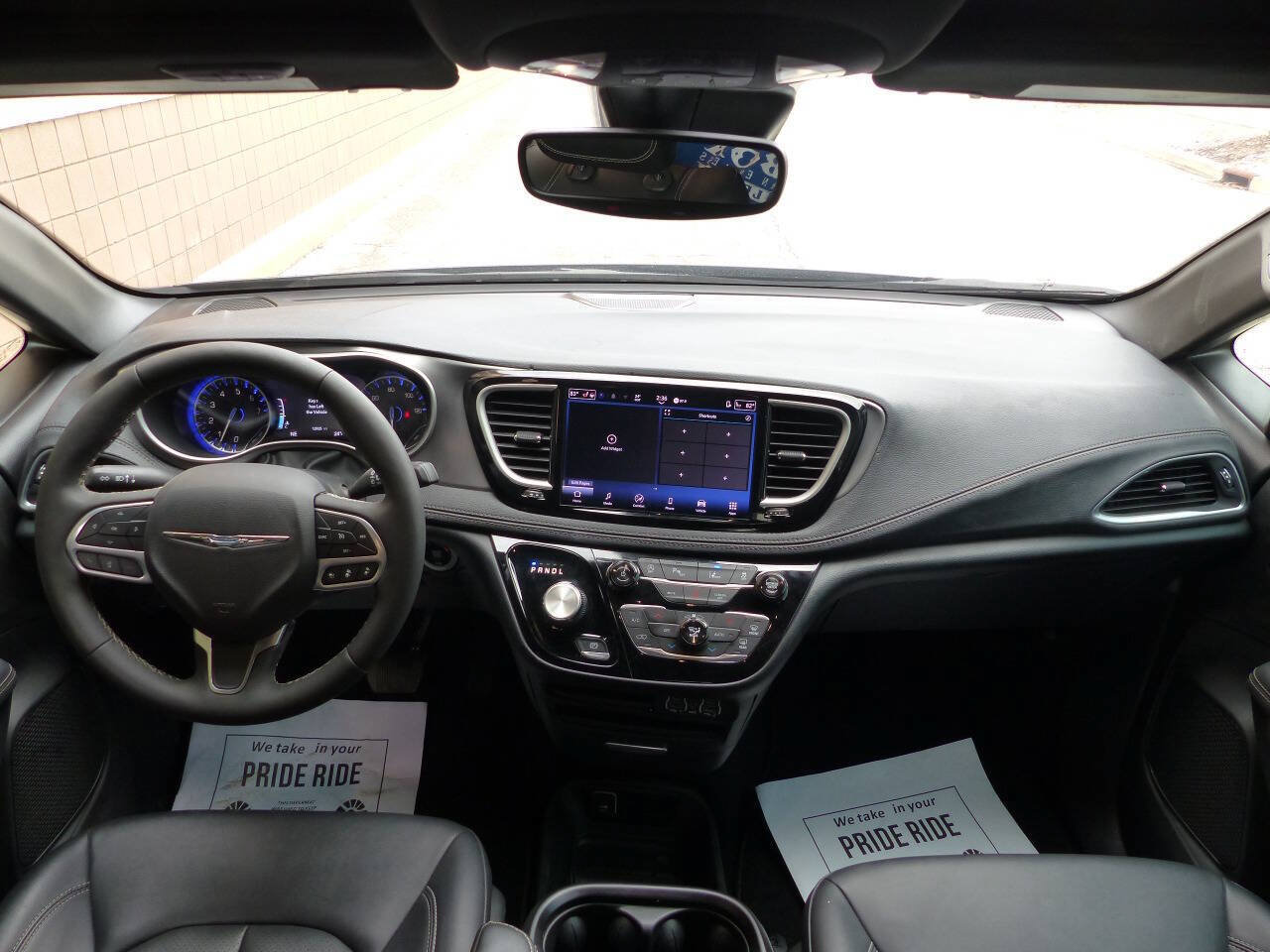 Used 2025 Chrysler Pacifica Select FWD image 37