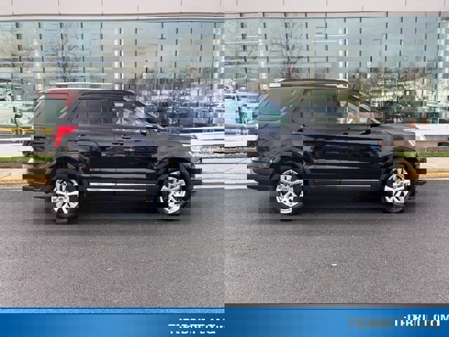 Certified 2018 Ford Explorer XLT w/ Equipment Group 202A image 9