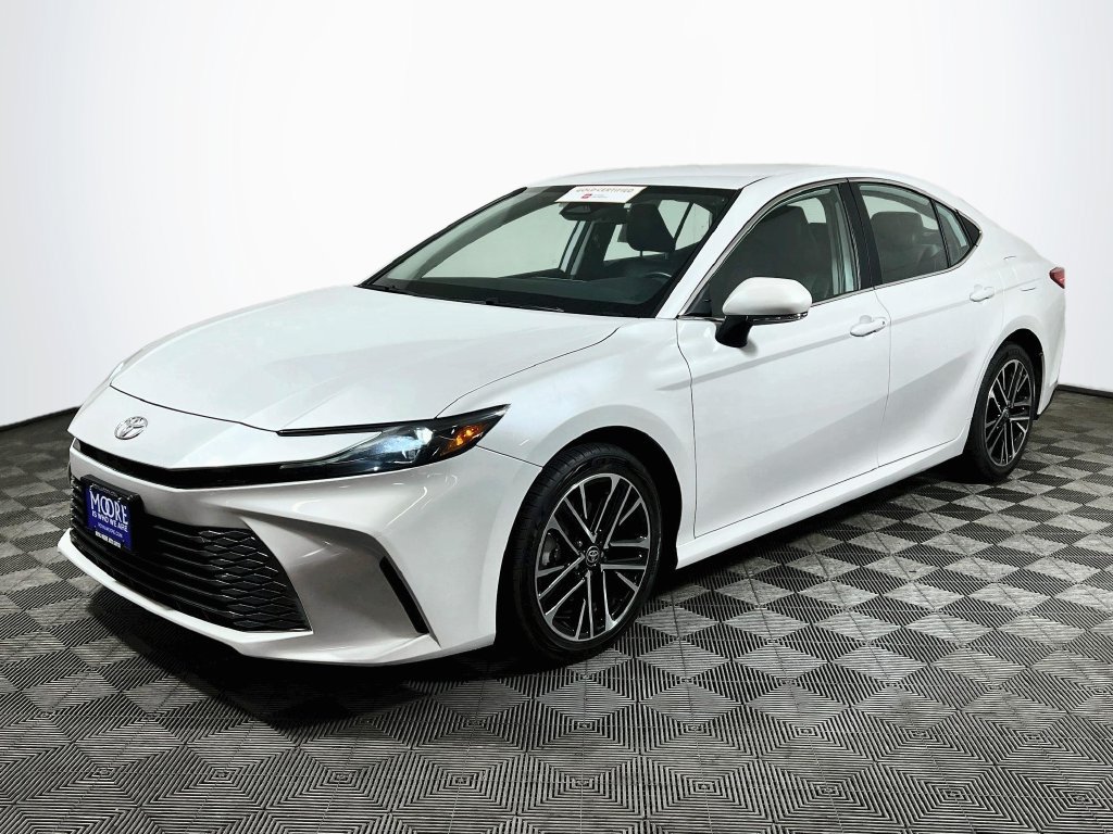 Certified 2025 Toyota Camry XLE FWD image 3