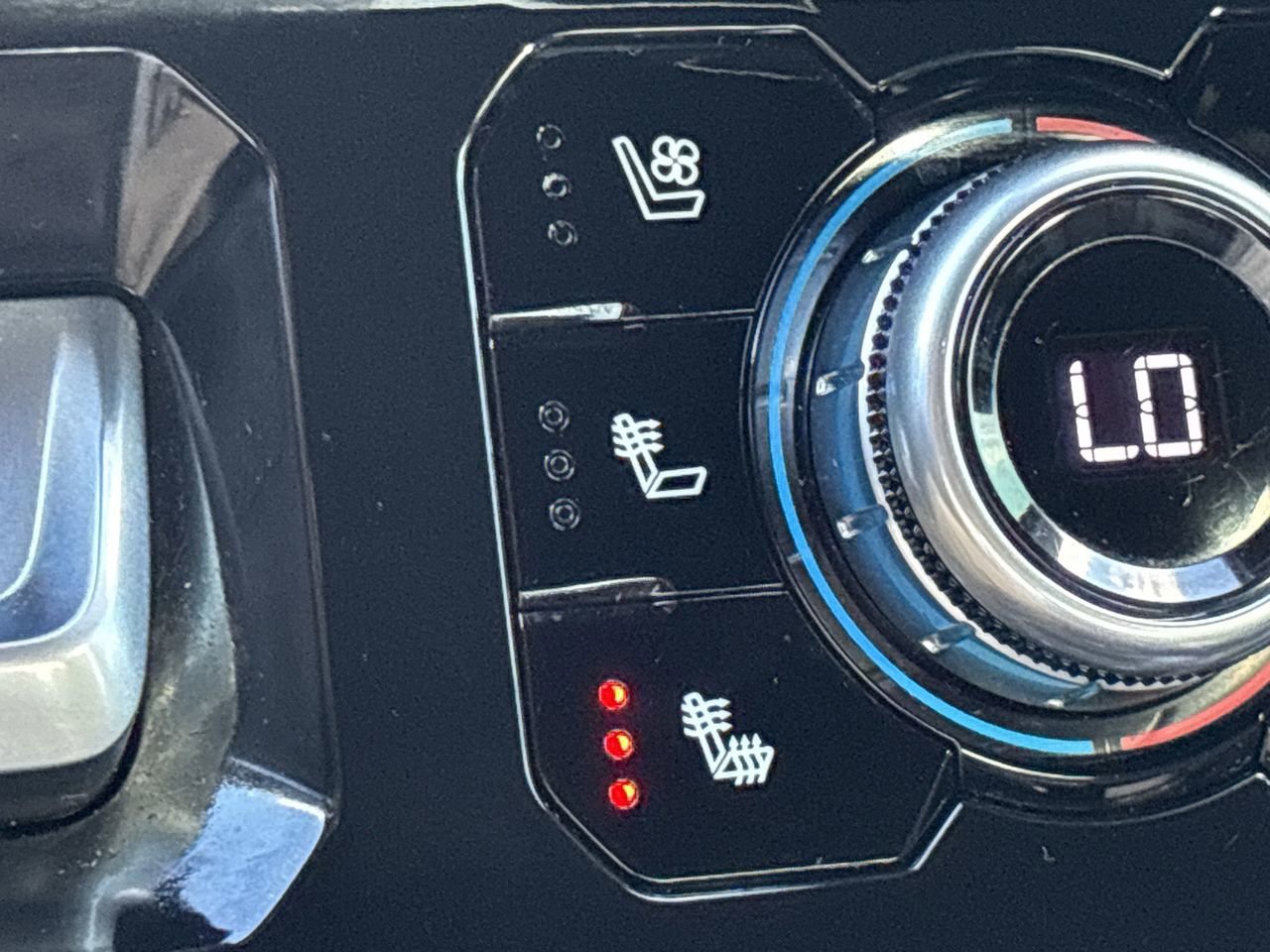 Used 2024 GMC Sierra 1500 AT4 w/ Technology Package image 24