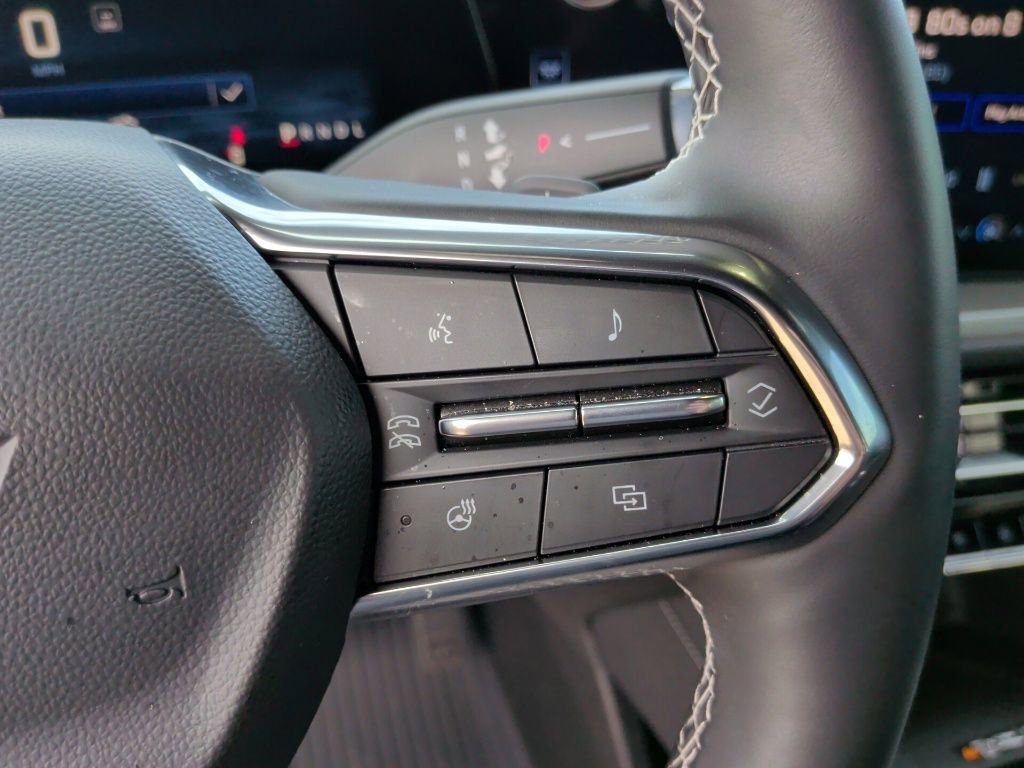 Used 2025 Chevrolet Traverse LT w/ Driver Confidence Package image 18