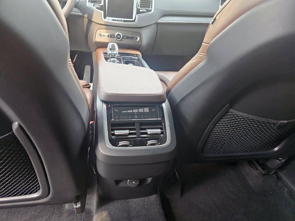 Certified 2024 Volvo XC90 B6 Ultimate AWD/4WD image 38