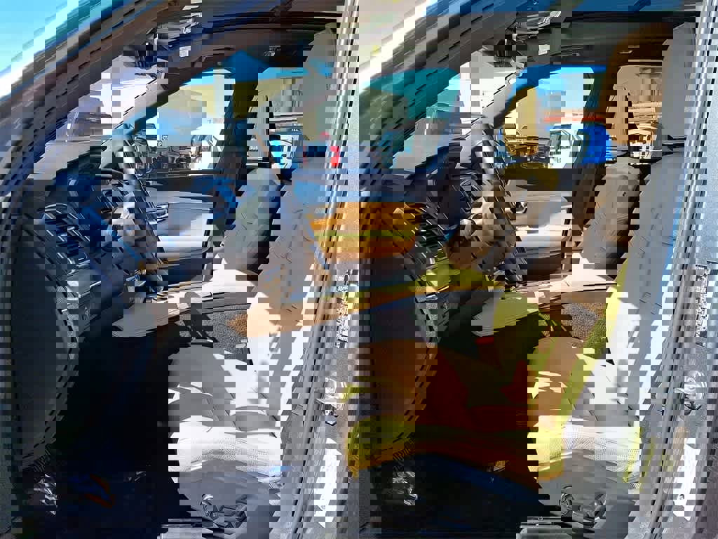 Used 2018 Volvo XC90 T6 Momentum w/ Convenience Package image 11