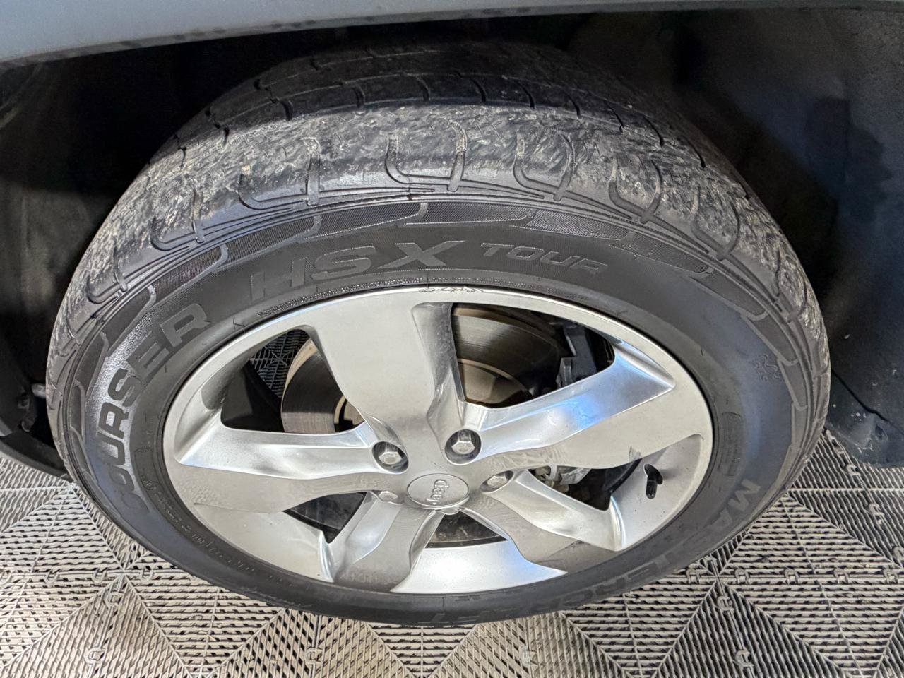 Used 2012 Jeep Grand Cherokee Overland AWD/4WD image 25